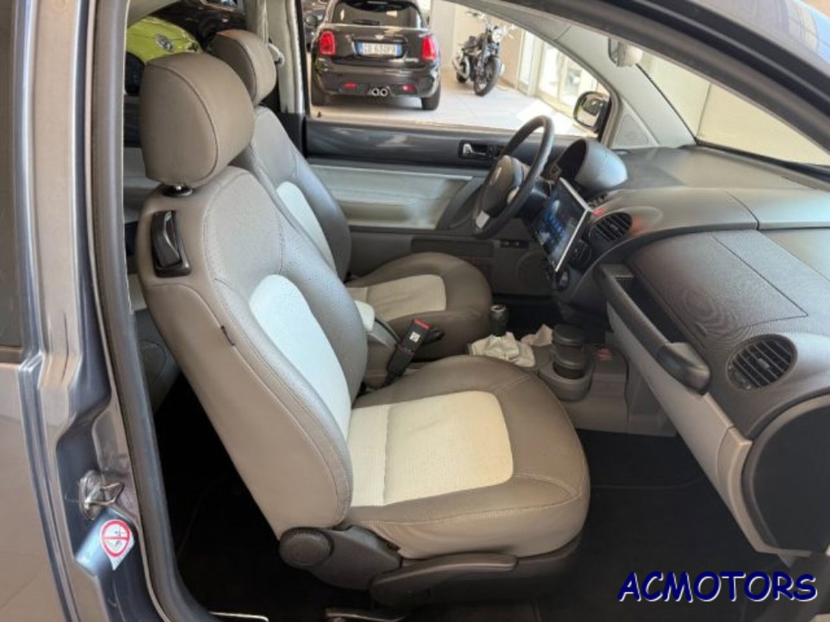 Volkswagen New Beetle TDI 105CV (9)