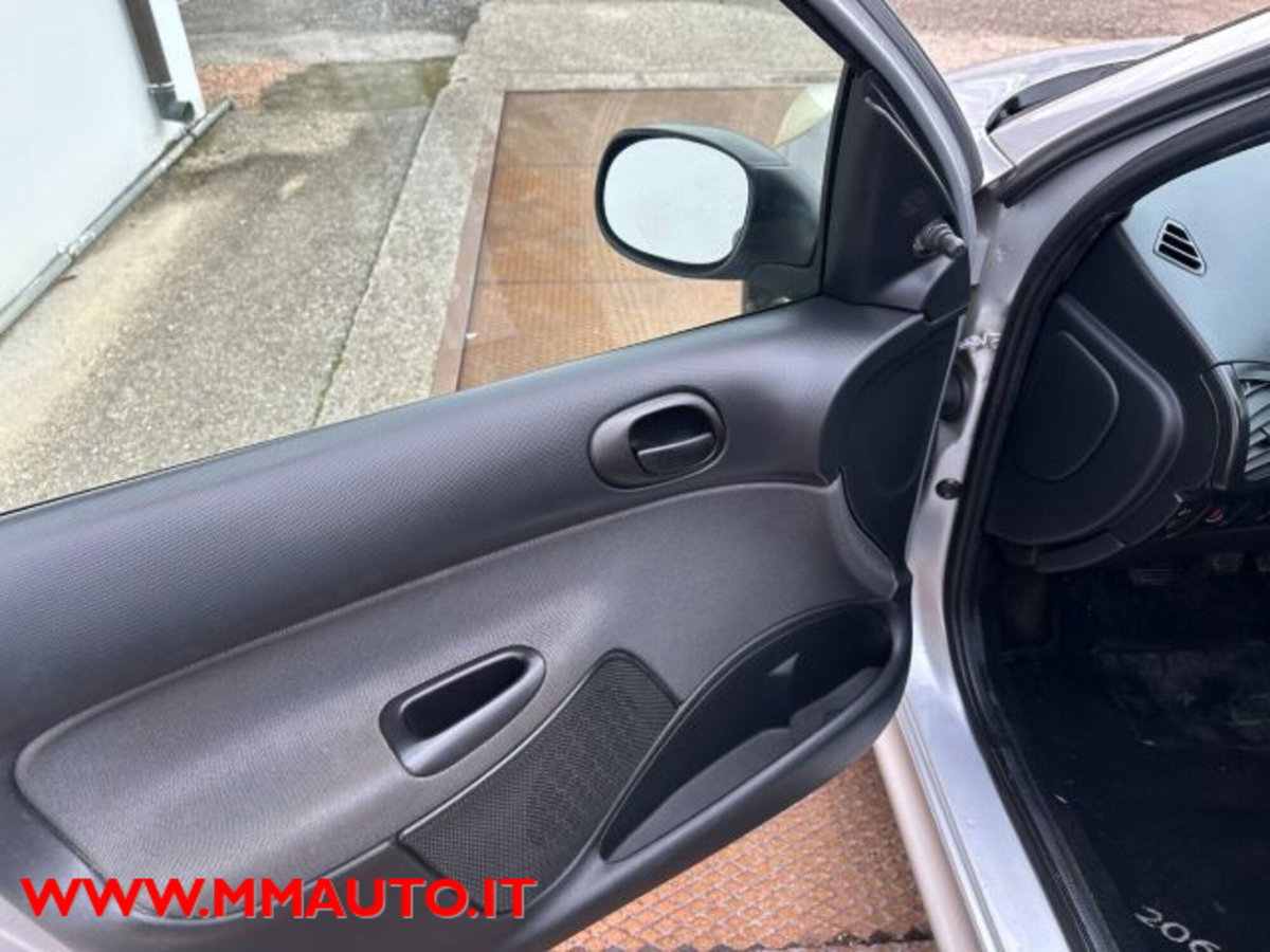 Peugeot 206 60CV 5p. Urban (9)