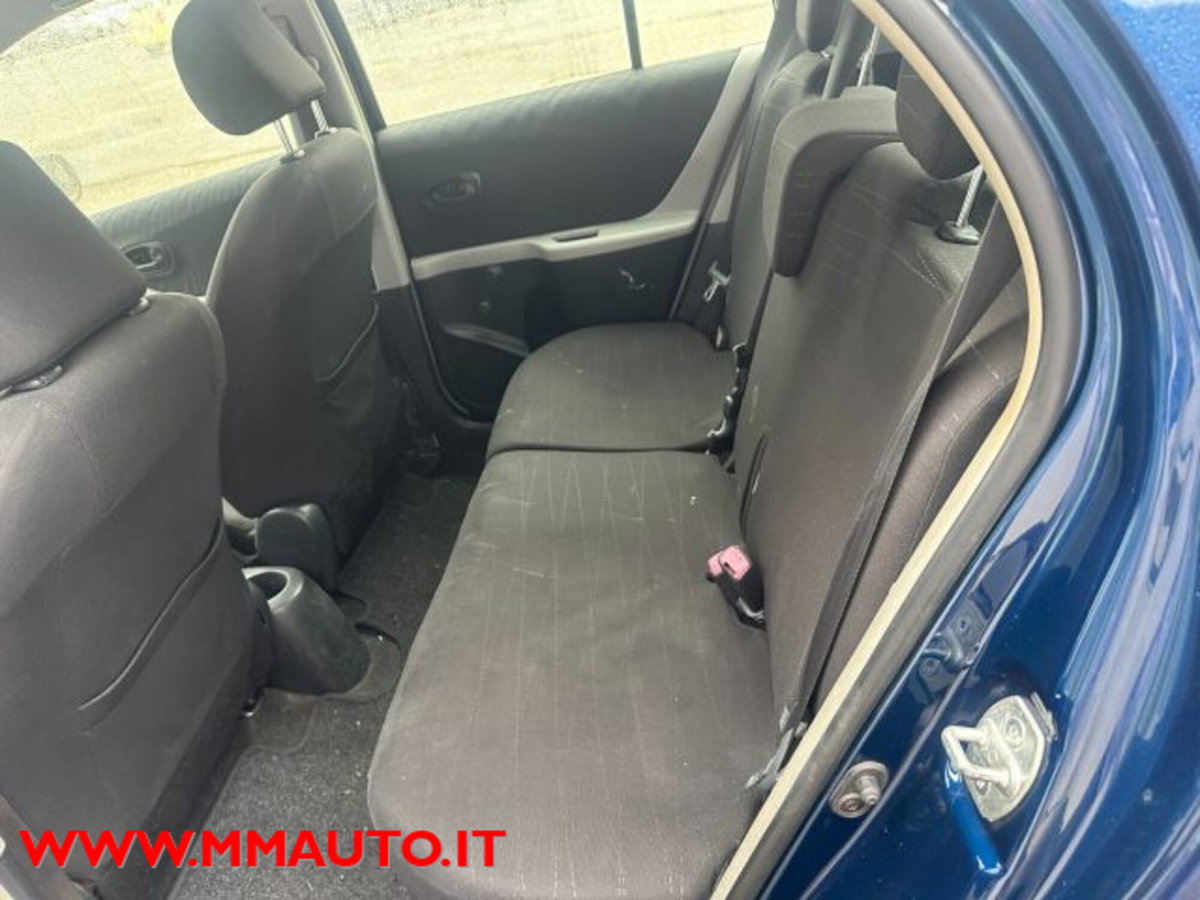 Toyota Yaris 1.0 5 porte Sol (11)