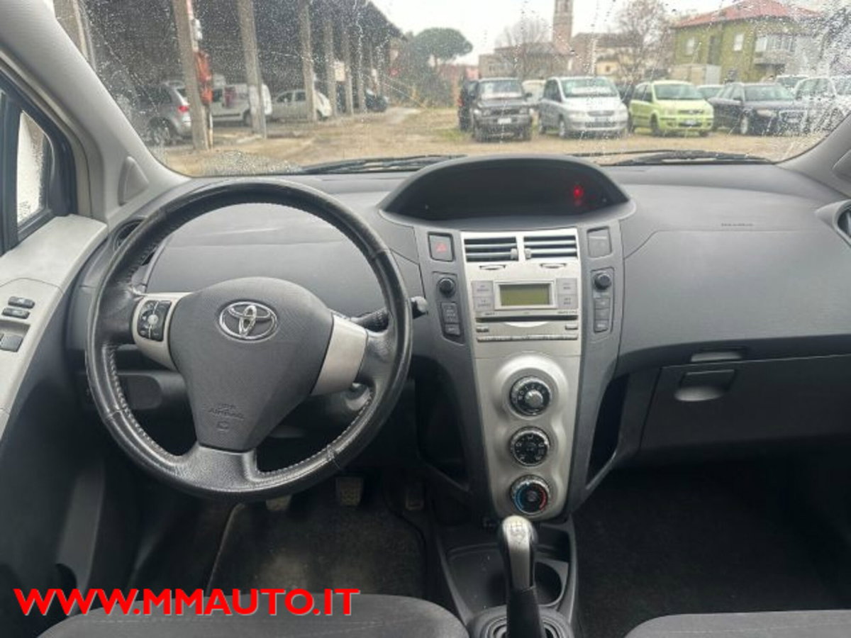 Toyota Yaris 1.0 5 porte Sol (12)