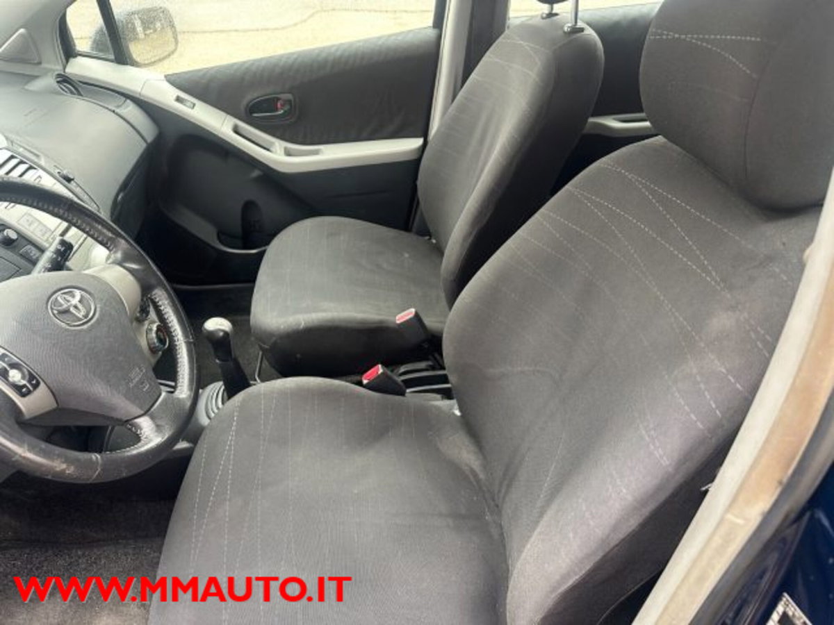 Toyota Yaris 1.0 5 porte Sol (6)