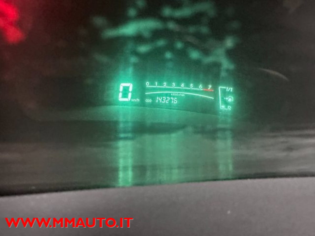 Toyota Yaris 1.0 5 porte Sol (9)