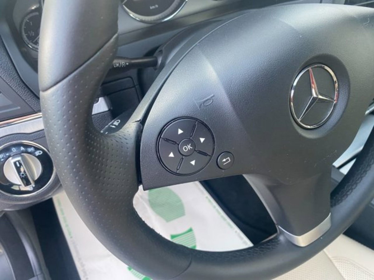Mercedes-Benz Classe E Coupé 250 CDI Coupé BlueEFFICIENCY Avantgarde (11)