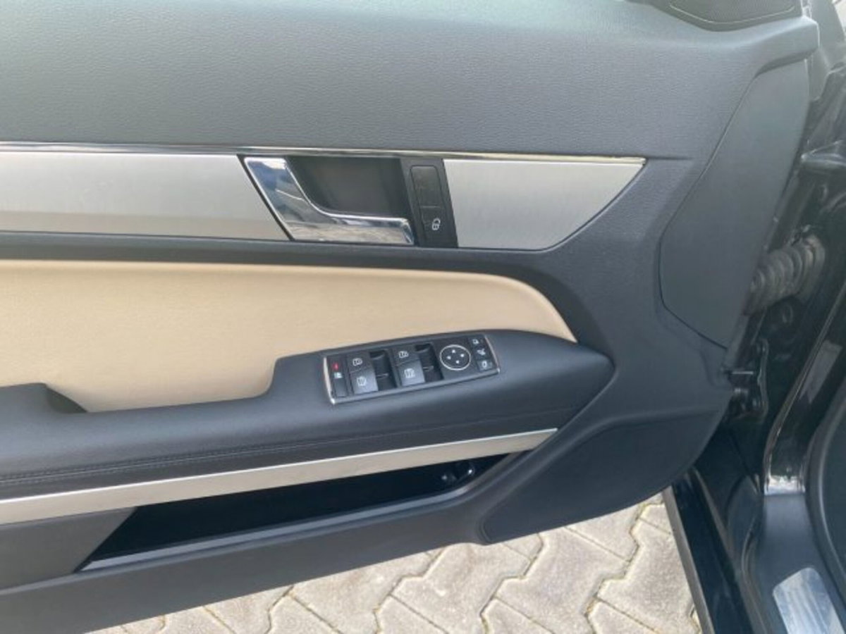Mercedes-Benz Classe E Coupé 250 CDI Coupé BlueEFFICIENCY Avantgarde (16)