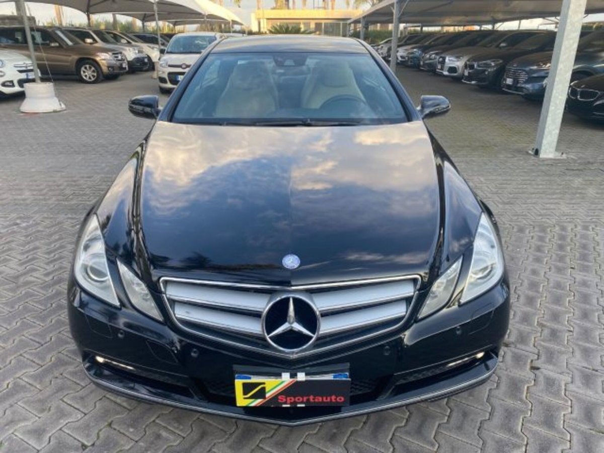 Mercedes-Benz Classe E Coupé 250 CDI Coupé BlueEFFICIENCY Avantgarde (18)
