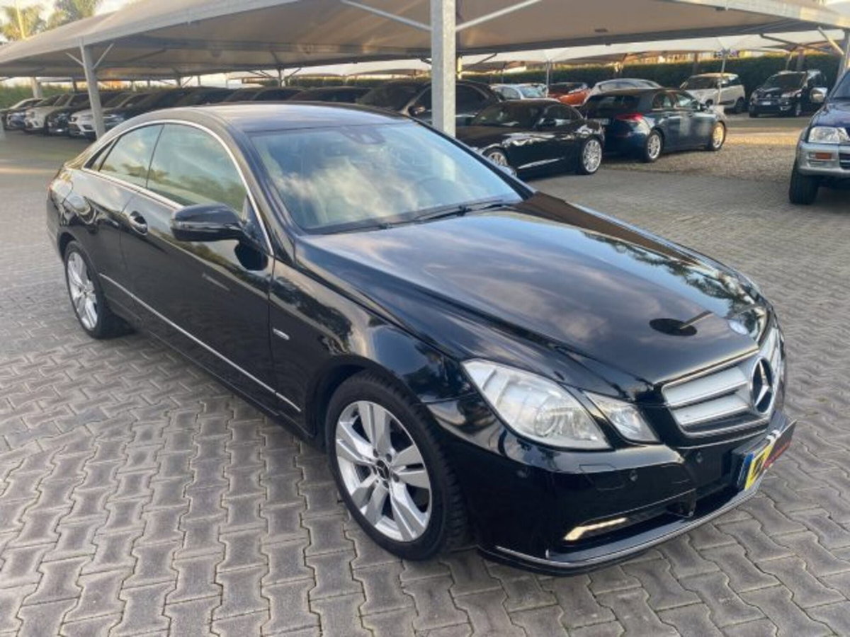 Mercedes-Benz Classe E Coupé 250 CDI Coupé BlueEFFICIENCY Avantgarde (2)