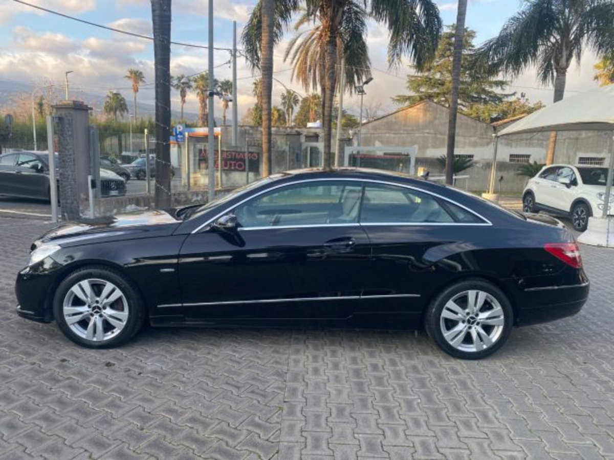 Mercedes-Benz Classe E Coupé 250 CDI Coupé BlueEFFICIENCY Avantgarde (20)