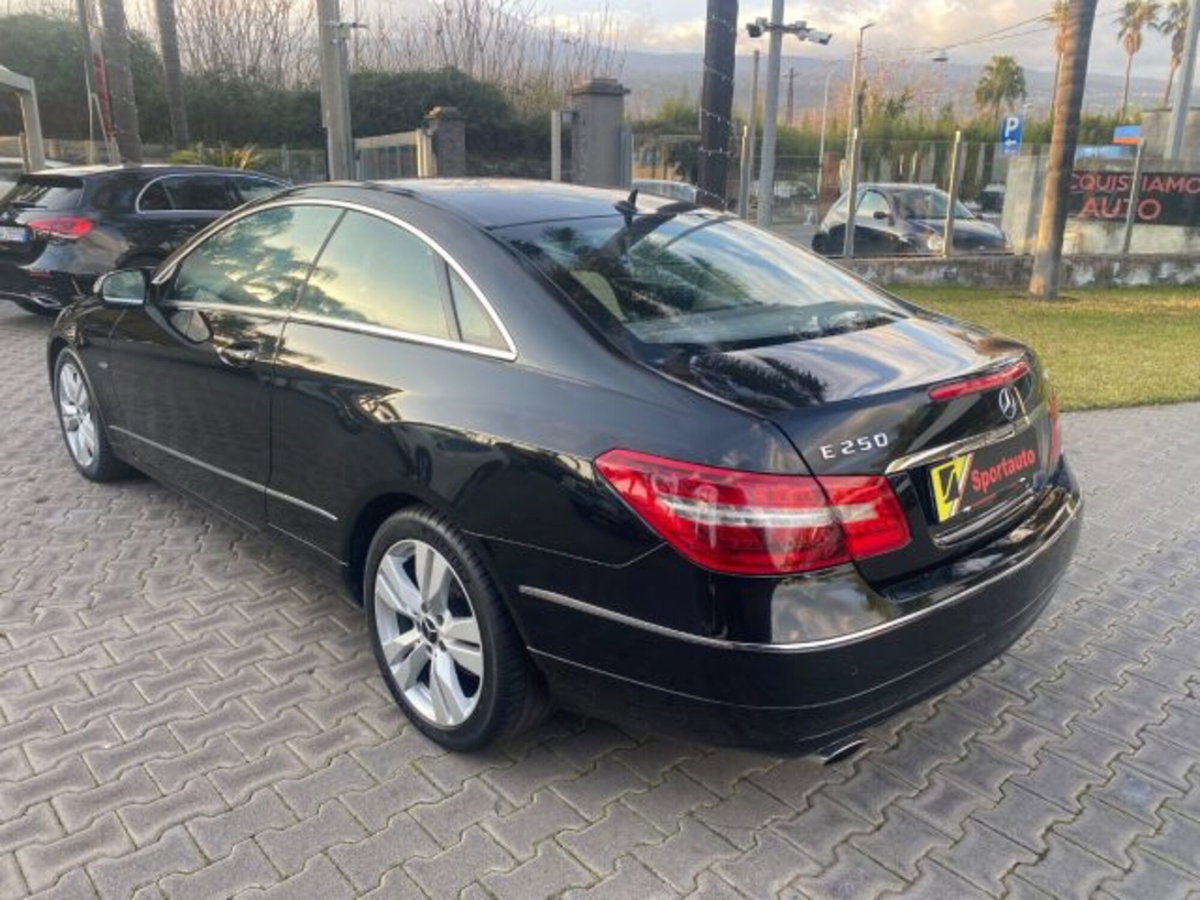 Mercedes-Benz Classe E Coupé 250 CDI Coupé BlueEFFICIENCY Avantgarde (4)