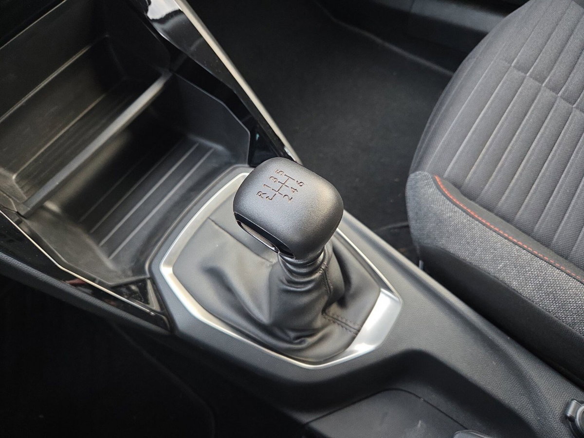 Peugeot 2008 PureTech 130 S&S Active (11)