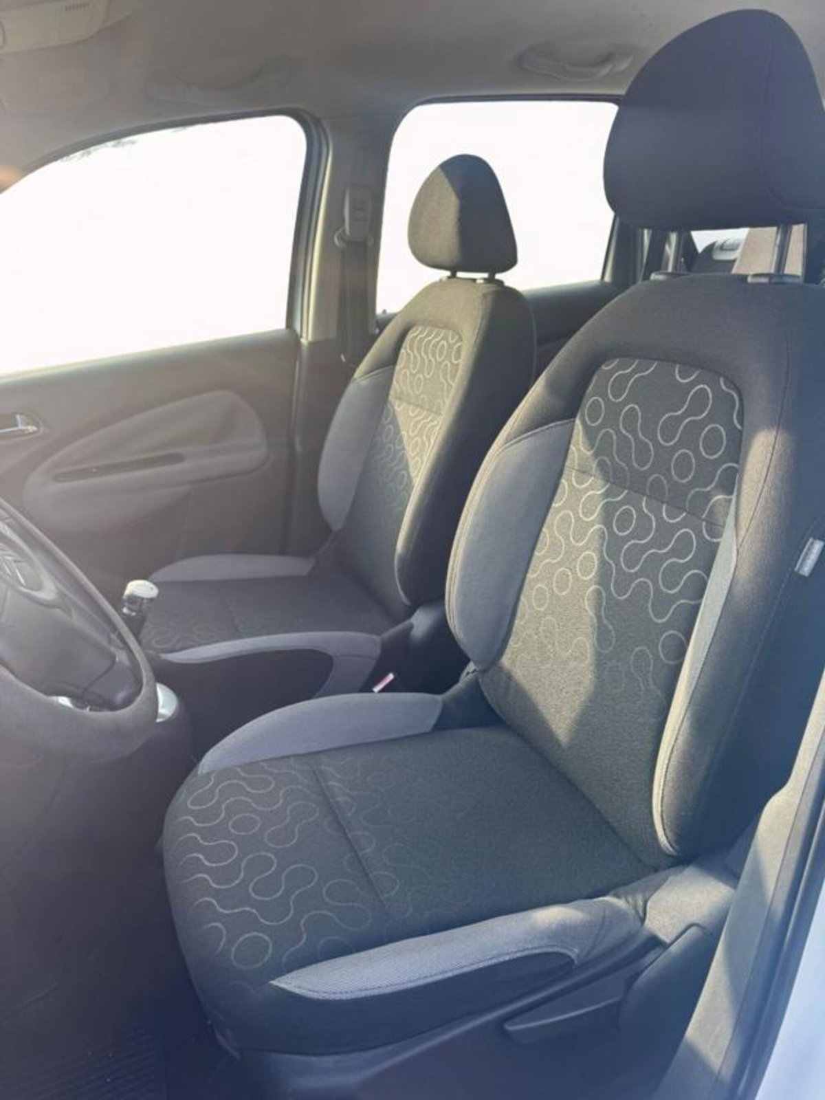 Citroen C3 1.6 HDi 90 Exclusive (11)