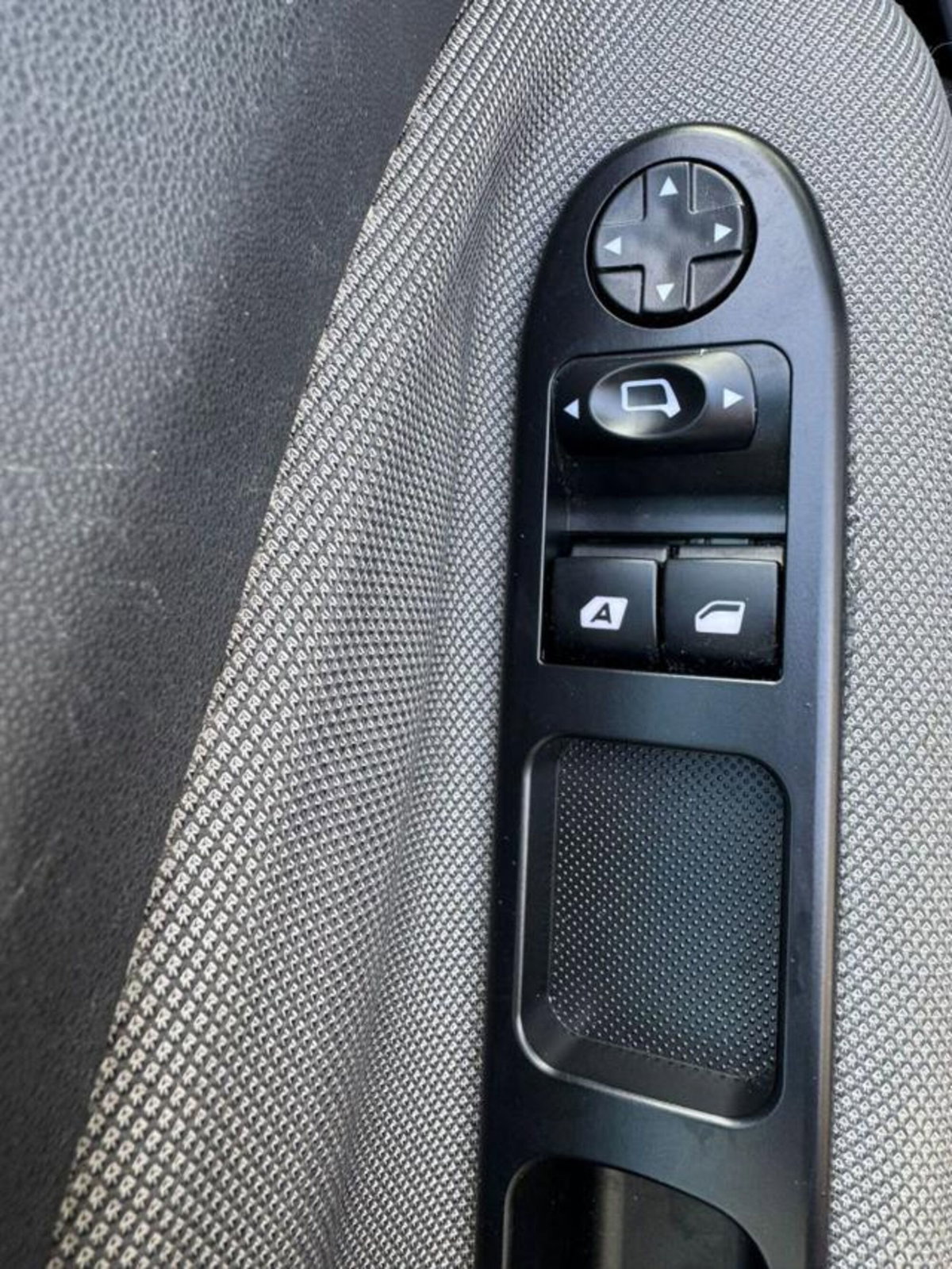 Citroen C3 1.6 HDi 90 Exclusive (16)