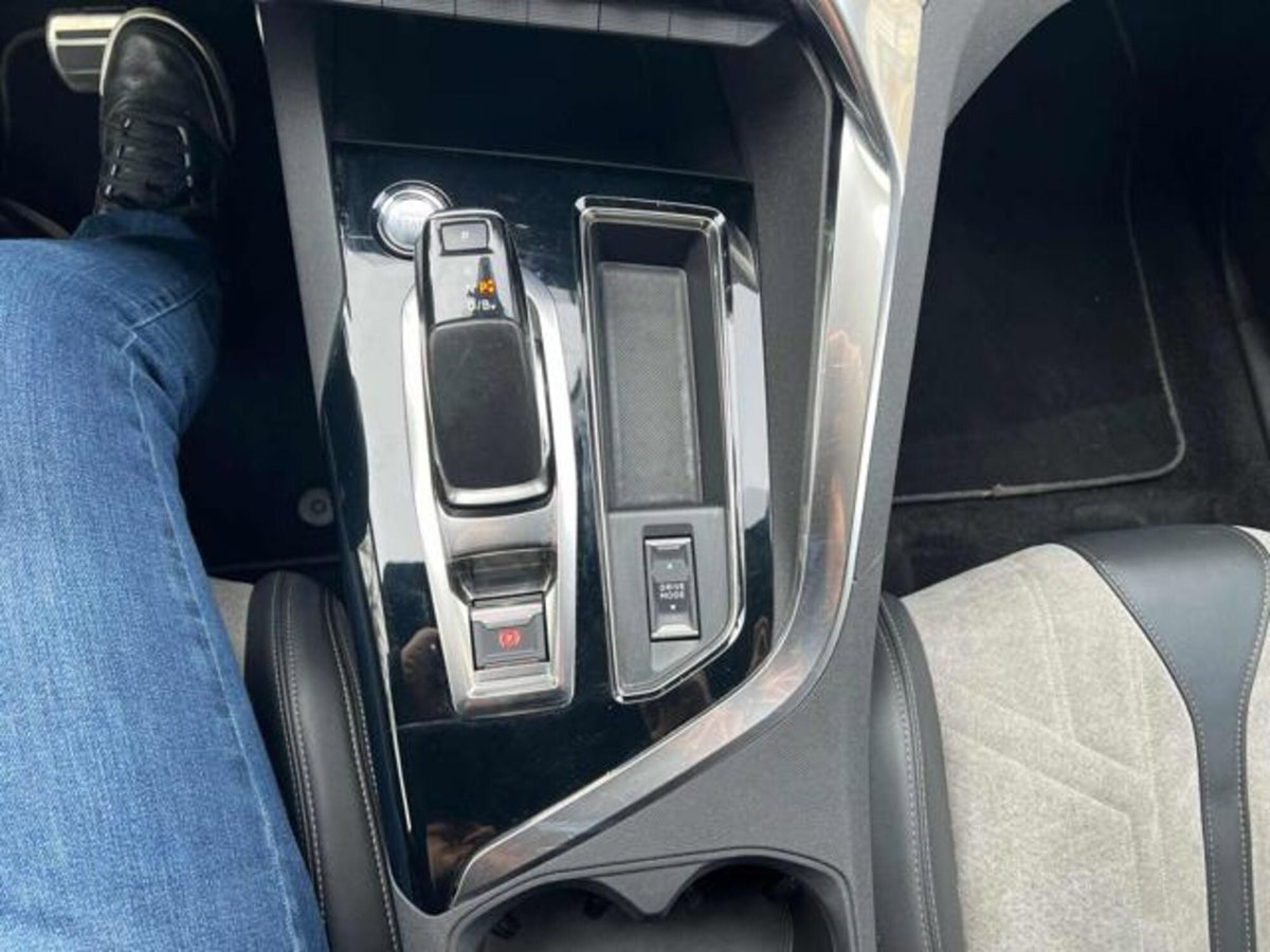 Peugeot 3008 Hybrid 225 e-EAT8 GT (9)
