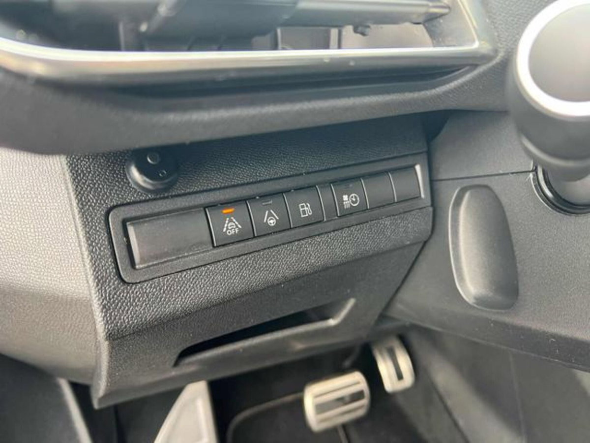 Peugeot 3008 Hybrid 225 e-EAT8 GT (10)