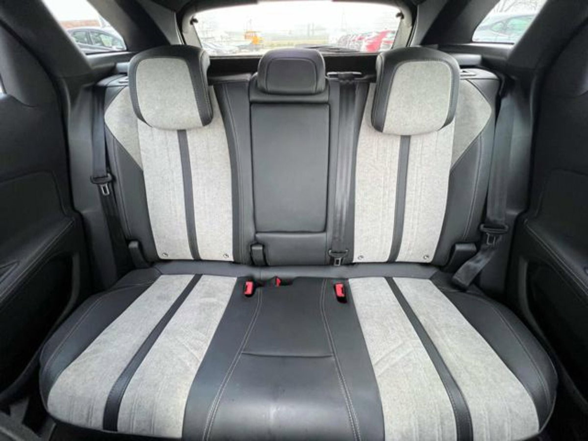 Peugeot 3008 Hybrid 225 e-EAT8 GT (12)