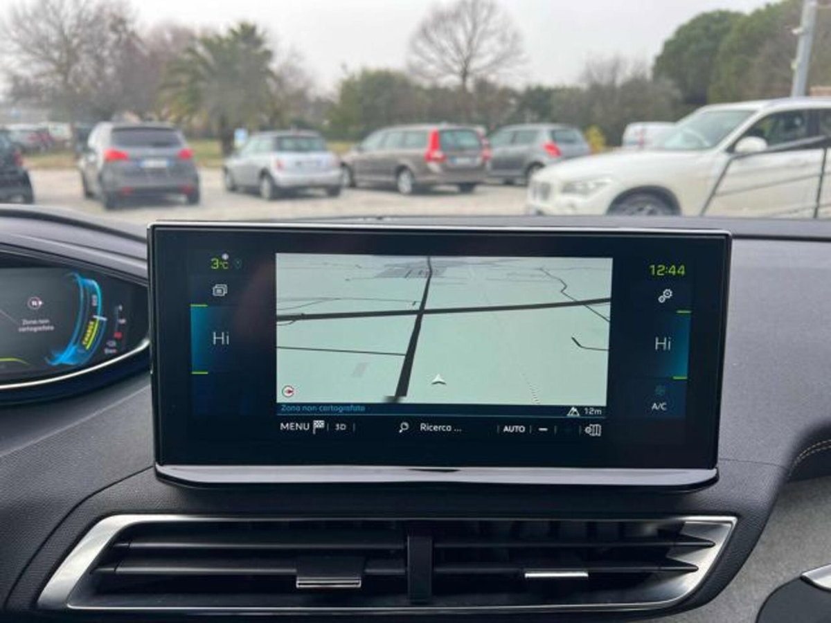 Peugeot 3008 Hybrid 225 e-EAT8 GT (8)