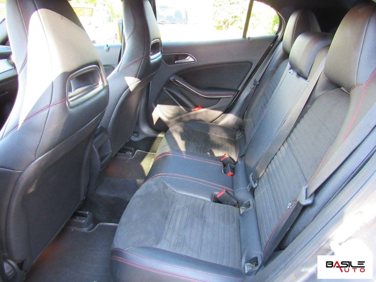 Mercedes-Benz GLA SUV 200 d Automatic 4Matic Business (14)