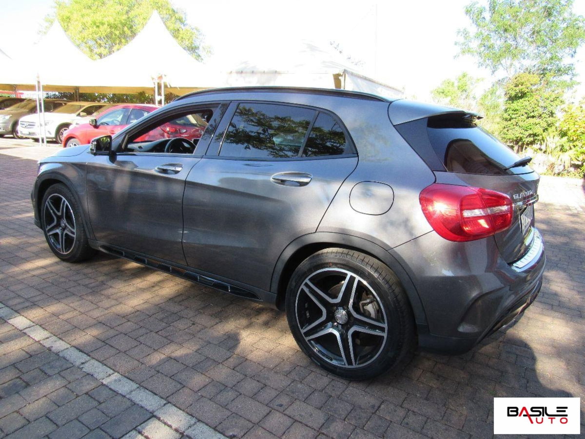 Mercedes-Benz GLA SUV 200 d Automatic 4Matic Business (8)