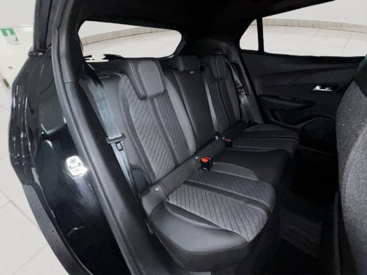 Peugeot 2008 PureTech 100 S&S Allure (13)