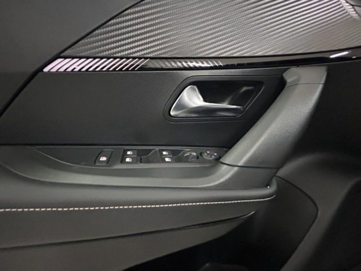 Peugeot 2008 PureTech 100 S&S Allure (19)