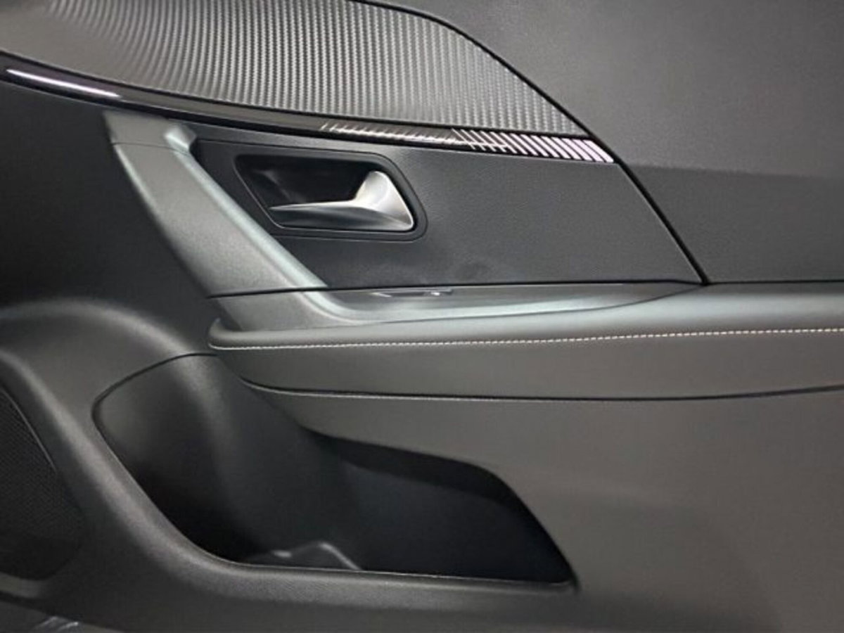 Peugeot 2008 PureTech 100 S&S Allure (9)