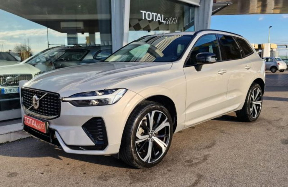 Volvo XC60 B4 (d) AWD automatico Plus Dark