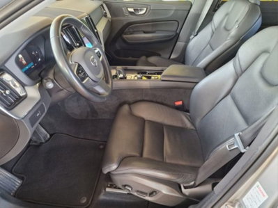 Volvo XC60 B4 (d) AWD automatico Plus Dark (12)