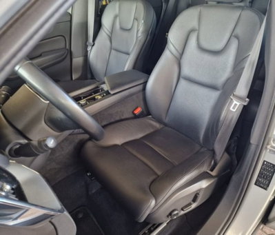 Volvo XC60 B4 (d) AWD automatico Plus Dark (13)