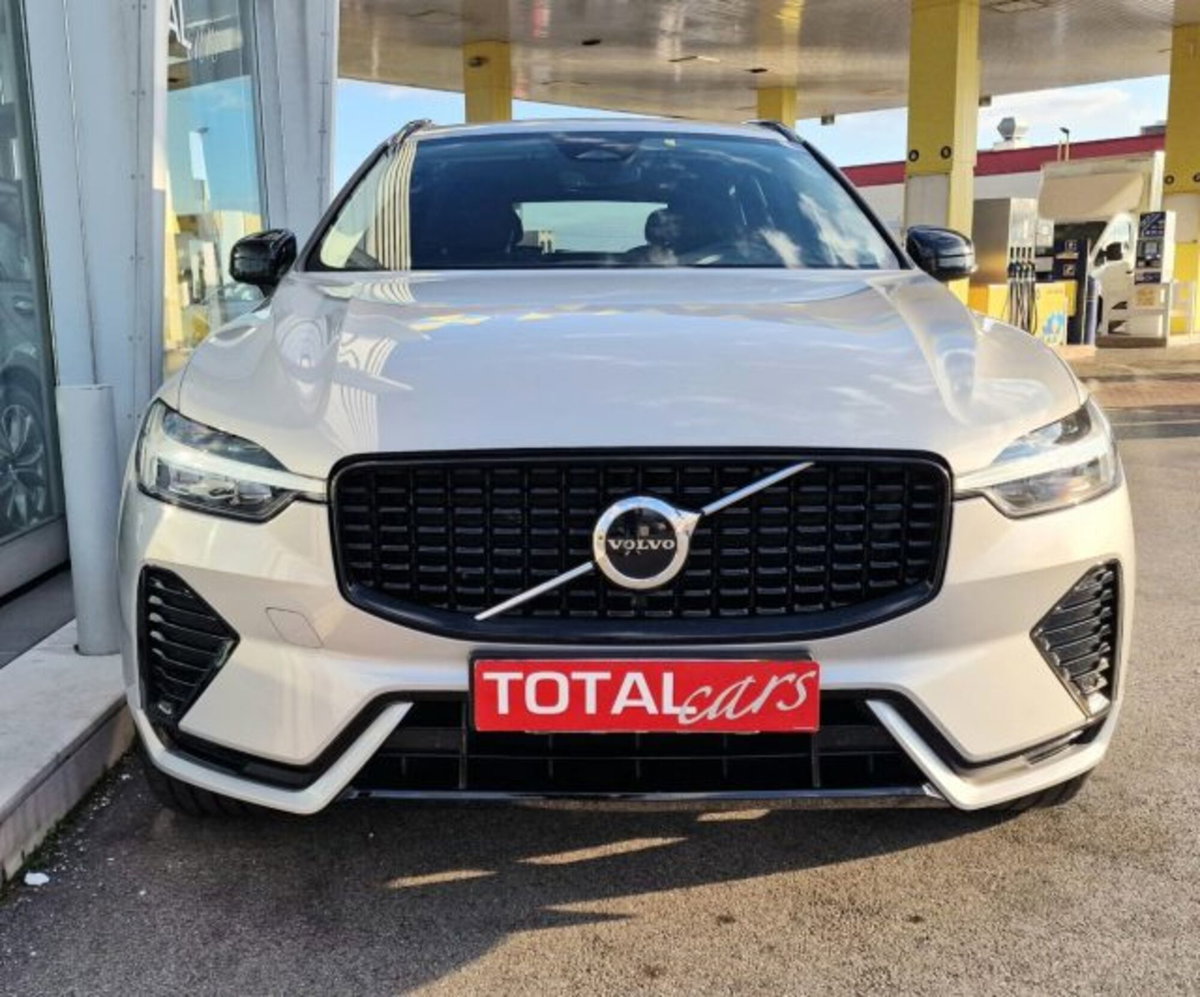 Volvo XC60 B4 (d) AWD automatico Plus Dark (2)