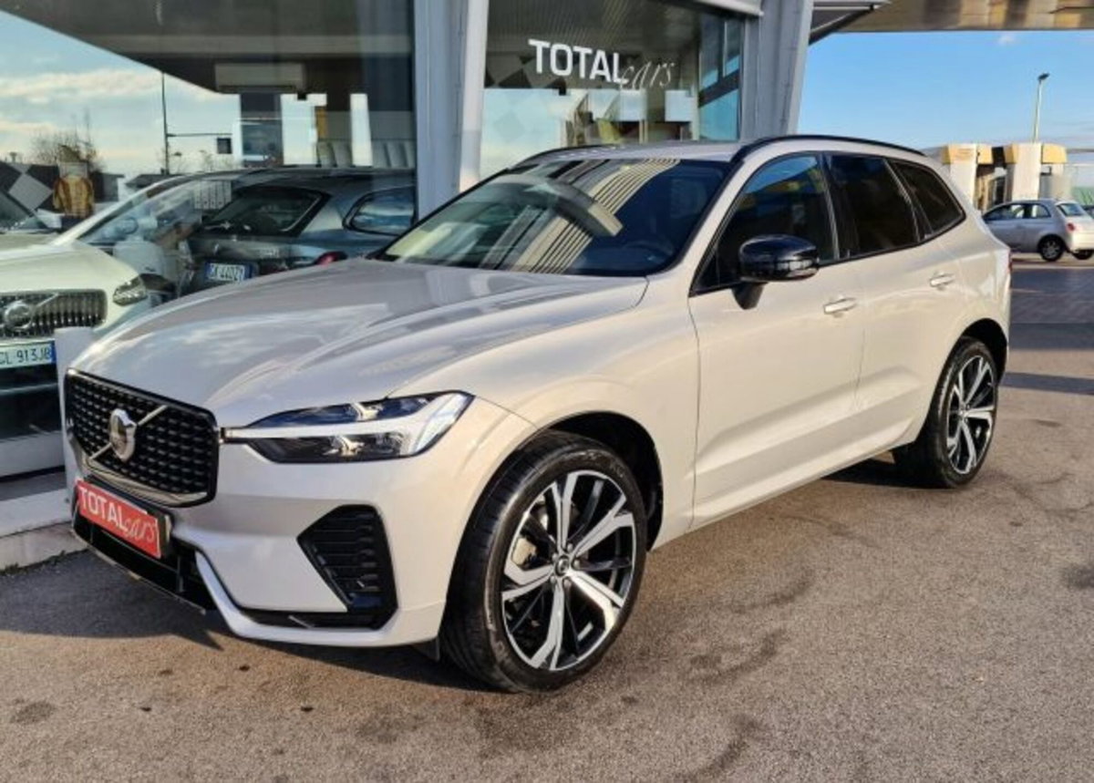 Volvo XC60 B4 (d) AWD automatico Plus Dark (3)