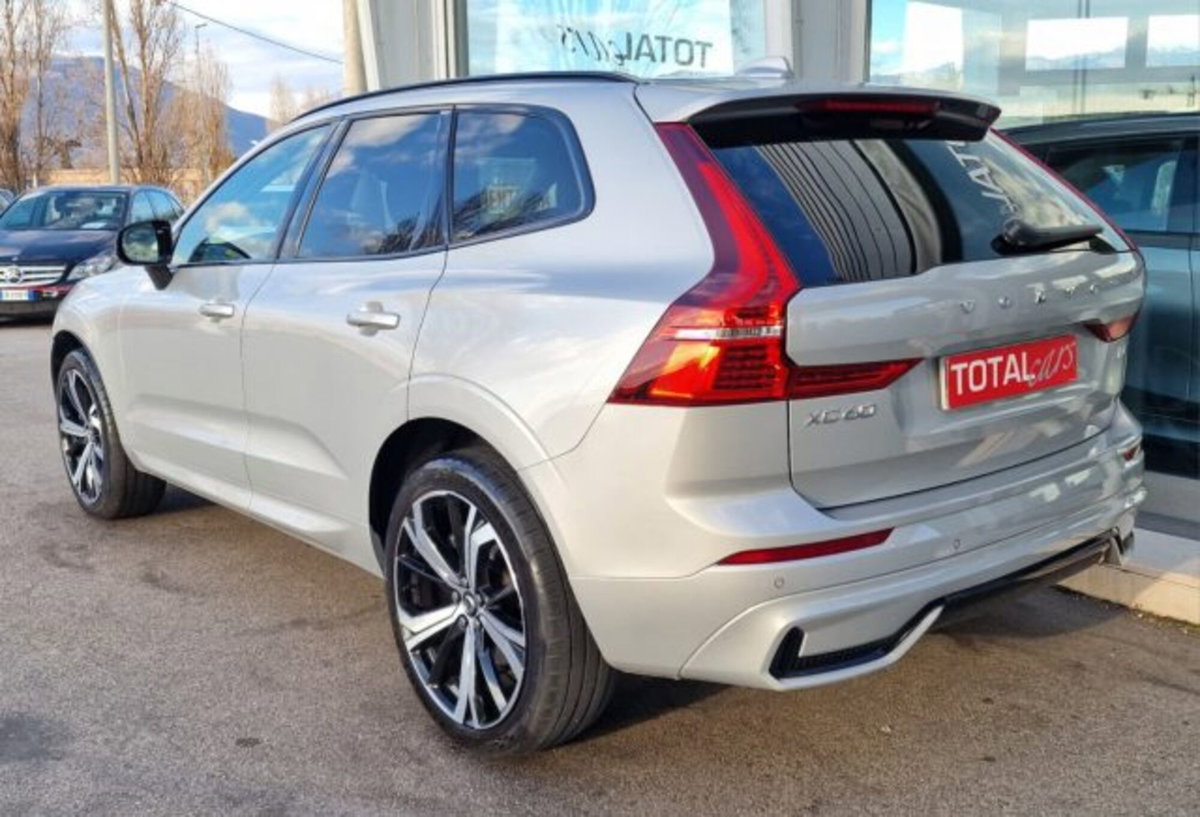 Volvo XC60 B4 (d) AWD automatico Plus Dark (6)