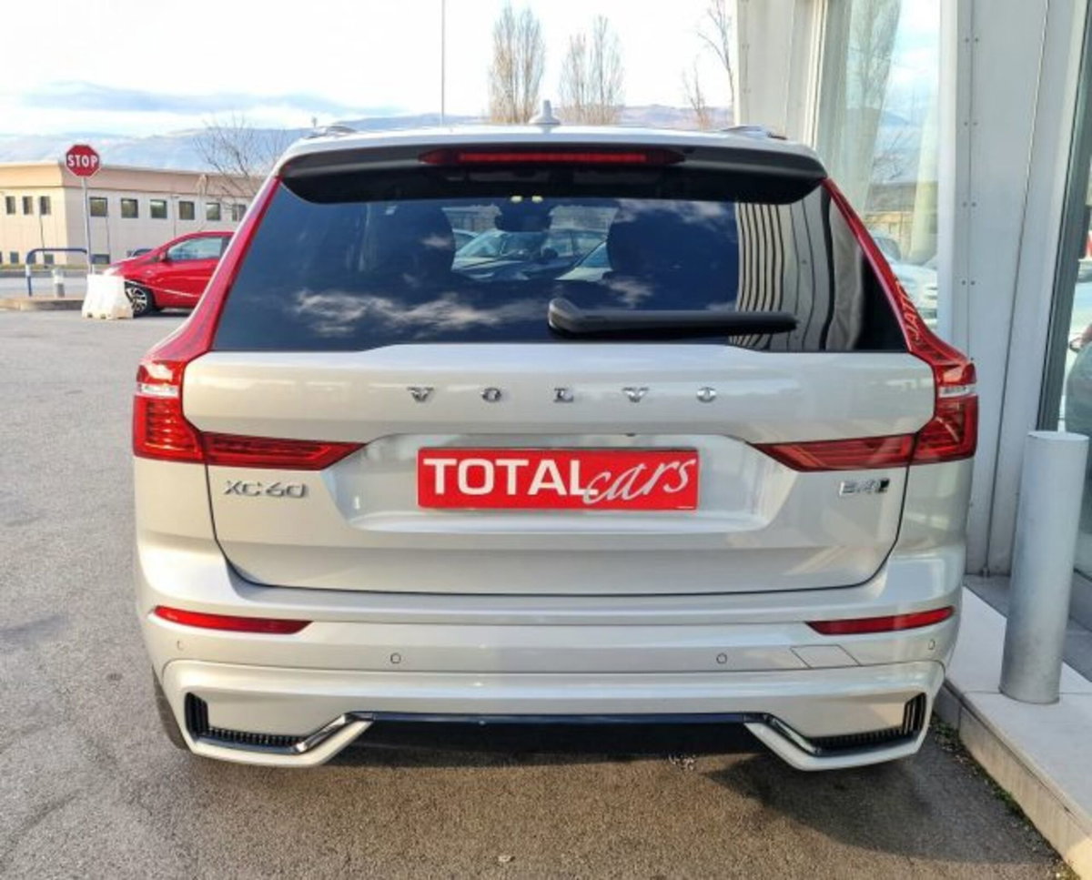 Volvo XC60 B4 (d) AWD automatico Plus Dark (8)