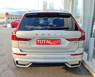 Volvo XC60 B4 (d) AWD automatico Plus Dark (8)