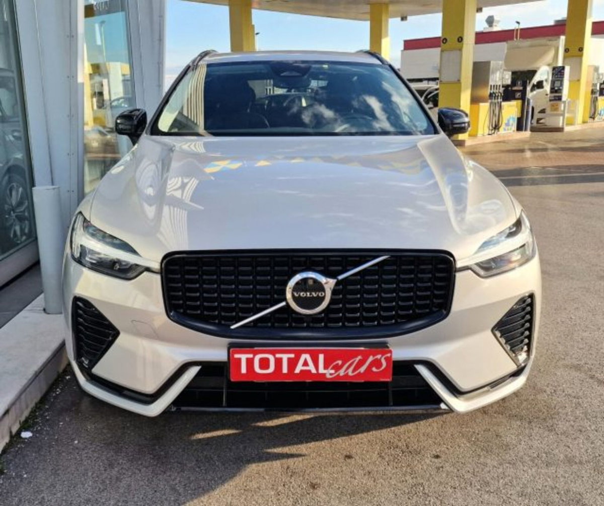 Volvo XC60 B4 (d) AWD automatico Plus Dark (9)