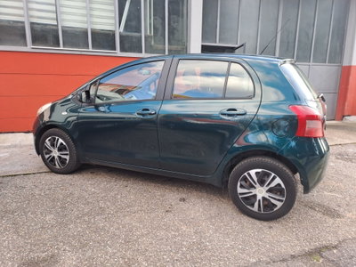 Toyota Yaris 1.0 5 porte Sol (2)