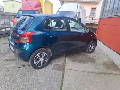 Toyota Yaris 1.0 5 porte Sol (3)