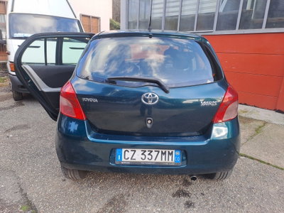Toyota Yaris 1.0 5 porte Sol (4)