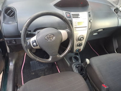 Toyota Yaris 1.0 5 porte Sol (6)