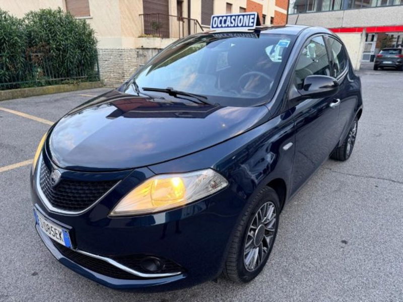 Lancia Ypsilon 1.2 69 CV 5 porte Gold