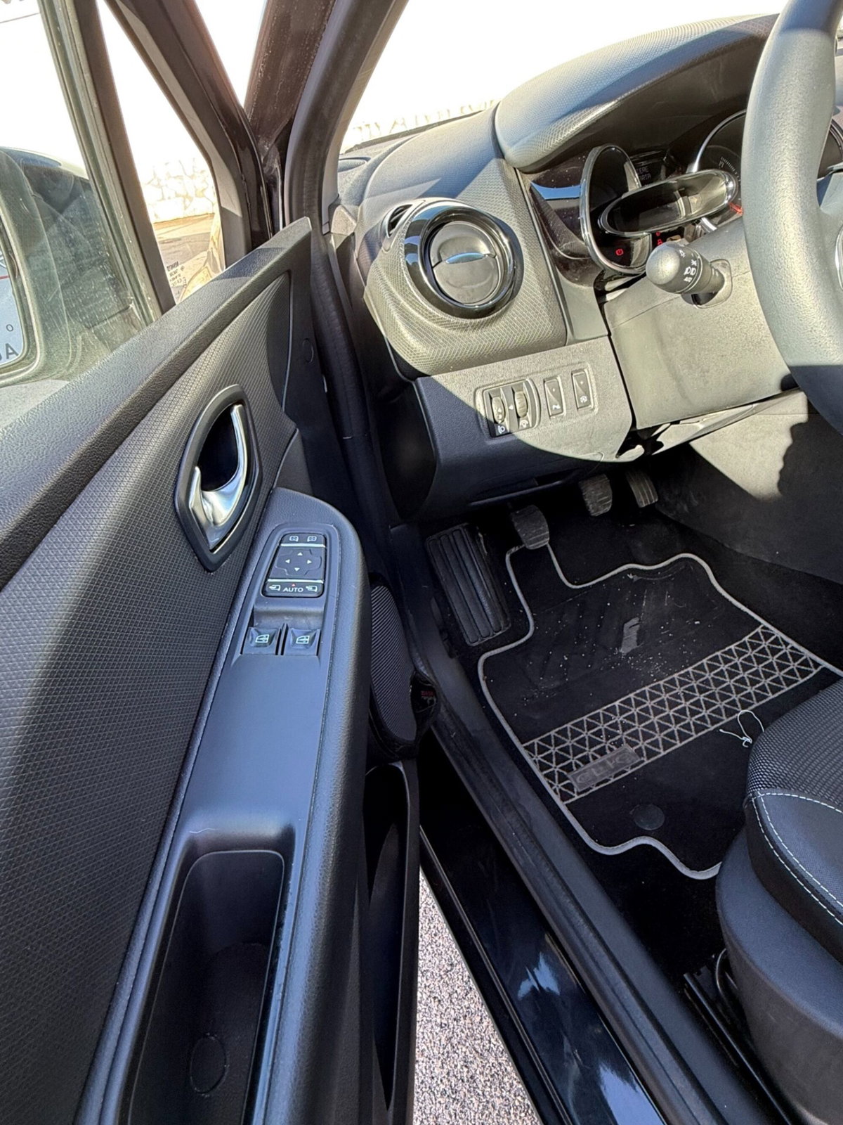 Renault Clio dCi 8V 75CV Start&Stop 5 porte Energy Zen (10)