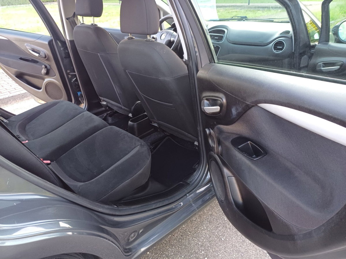 Fiat Punto 1.3 MJT II S&S 95 CV 5 porte Lounge (13)