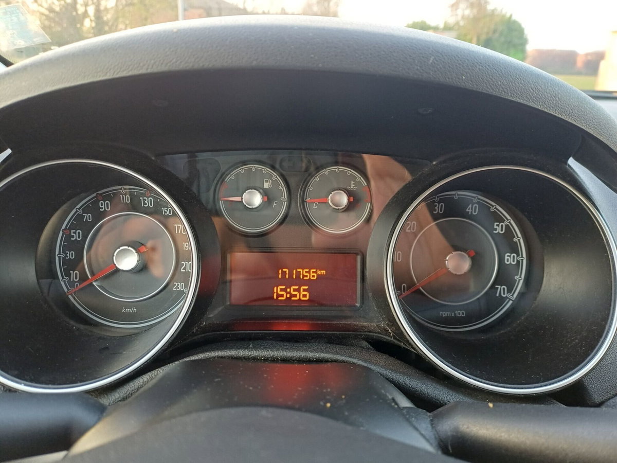 Fiat Punto 1.4 8V 5 porte Natural Power Pop (15)
