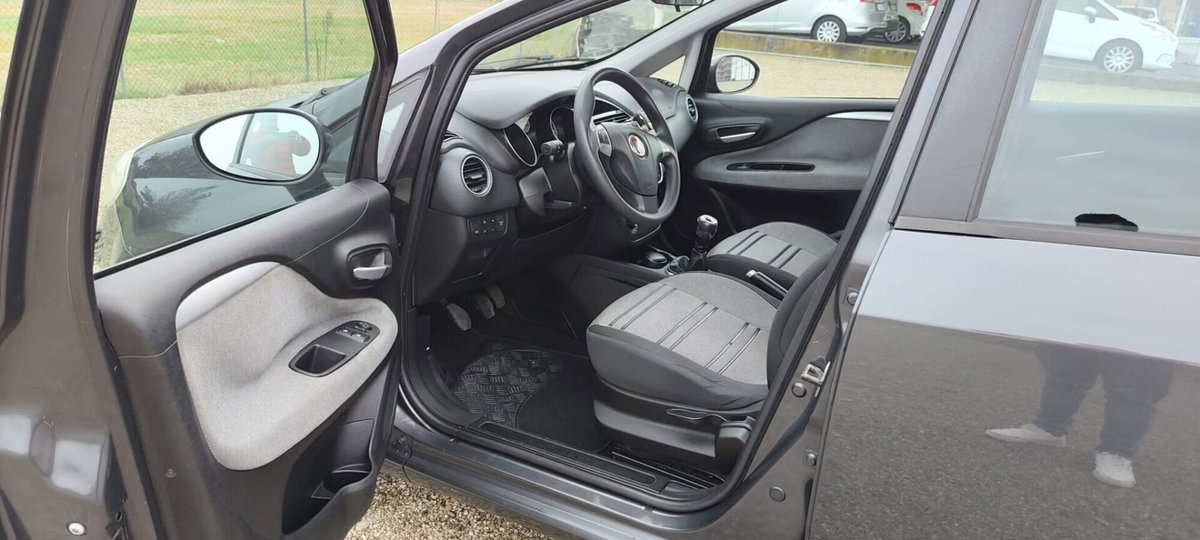 Fiat Punto Evo 1.3 Mjt 90 CV 5 porte Dualogic Emotion (15)