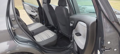 Fiat Punto Evo 1.3 Mjt 90 CV 5 porte Dualogic Emotion (17)