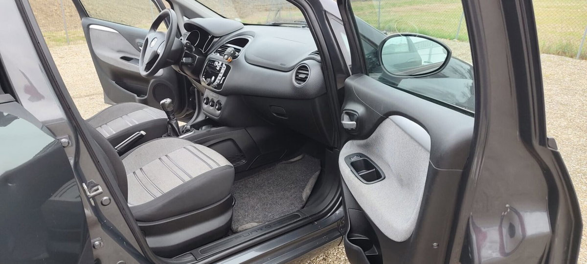 Fiat Punto Evo 1.3 Mjt 90 CV 5 porte Dualogic Emotion (19)