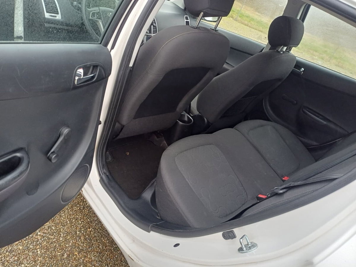 Hyundai i20 1.2 5p. Sound Edition (10)