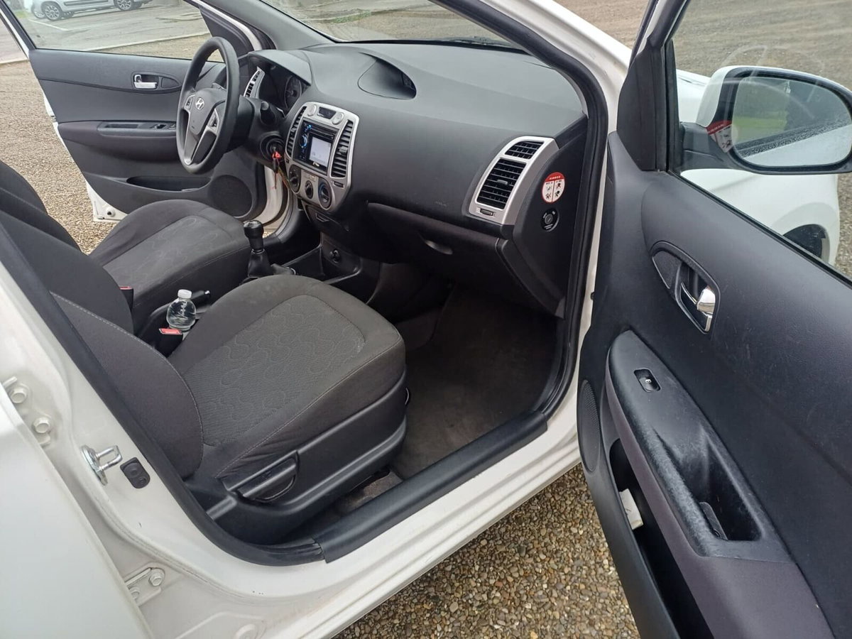 Hyundai i20 1.2 5p. Sound Edition (12)