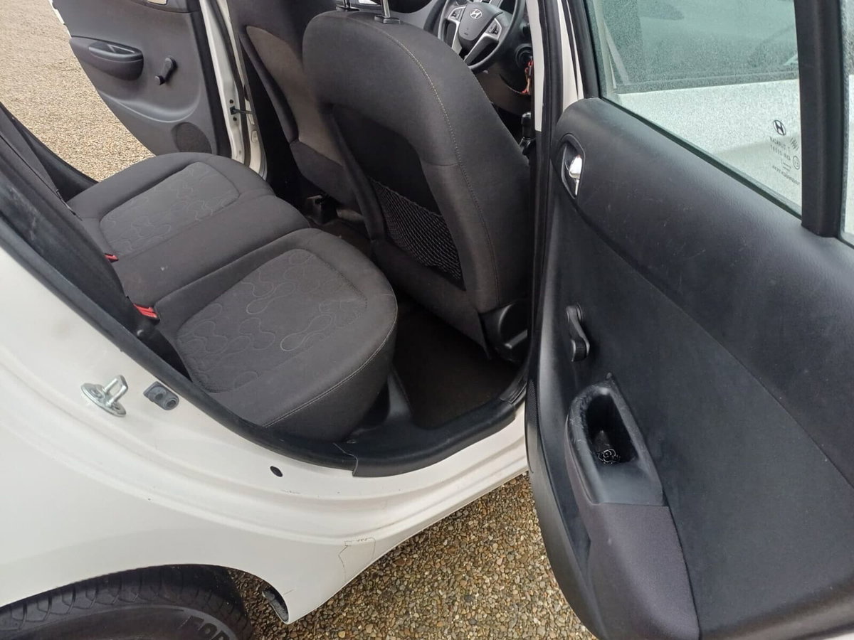 Hyundai i20 1.2 5p. Sound Edition (13)