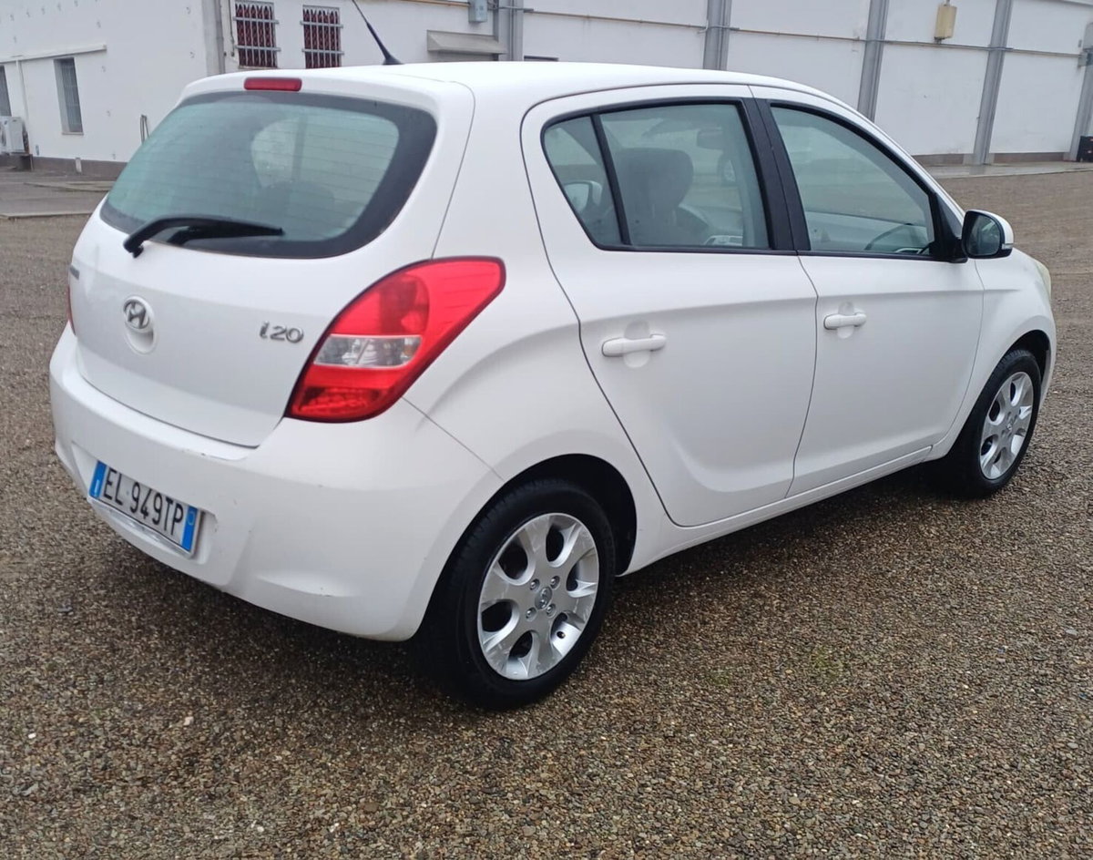 Hyundai i20 1.2 5p. Sound Edition (7)