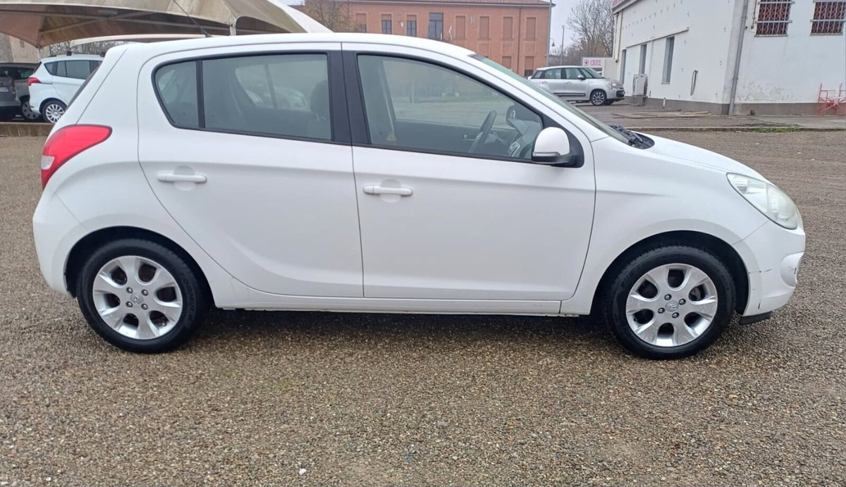 Hyundai i20 1.2 5p. Sound Edition (8)