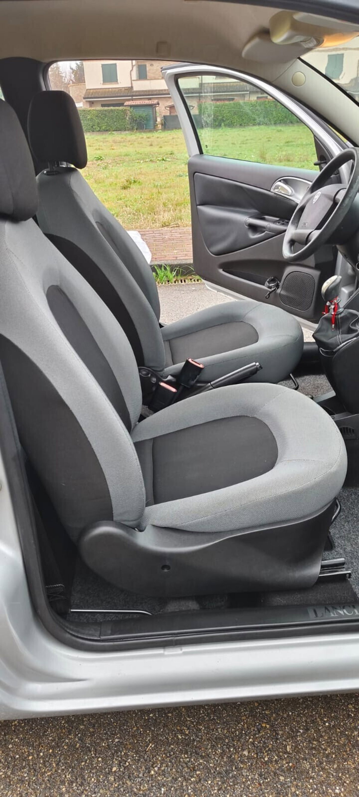 Lancia Ypsilon 1.4 Argento Ecochic GPL (11)